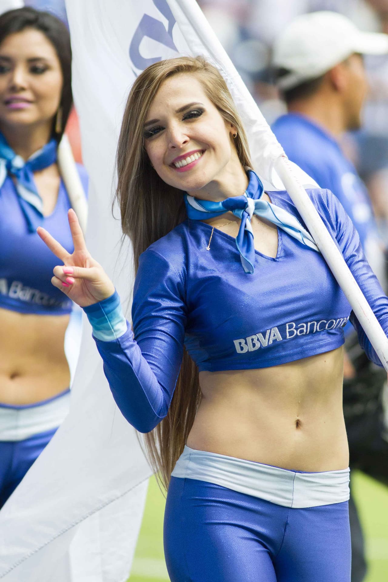 La belleza de las porristas en la fecha 8