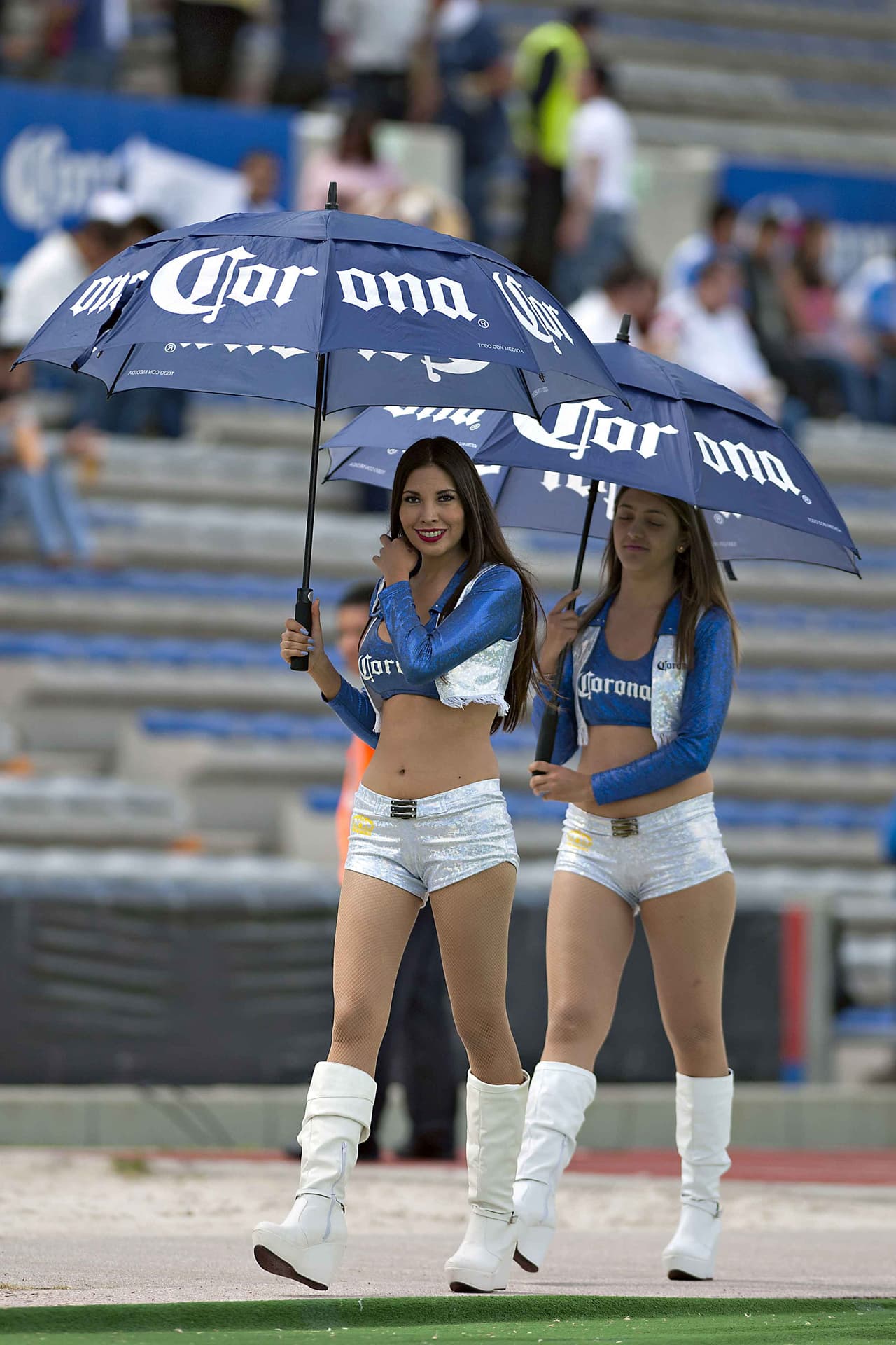 La belleza de las porristas en la fecha 8