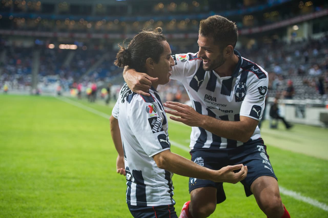 El argentino Nicolás Sánchez (der.) llegó al Monterrey por 1,1 millón de dólares proveniente del Racing Club.