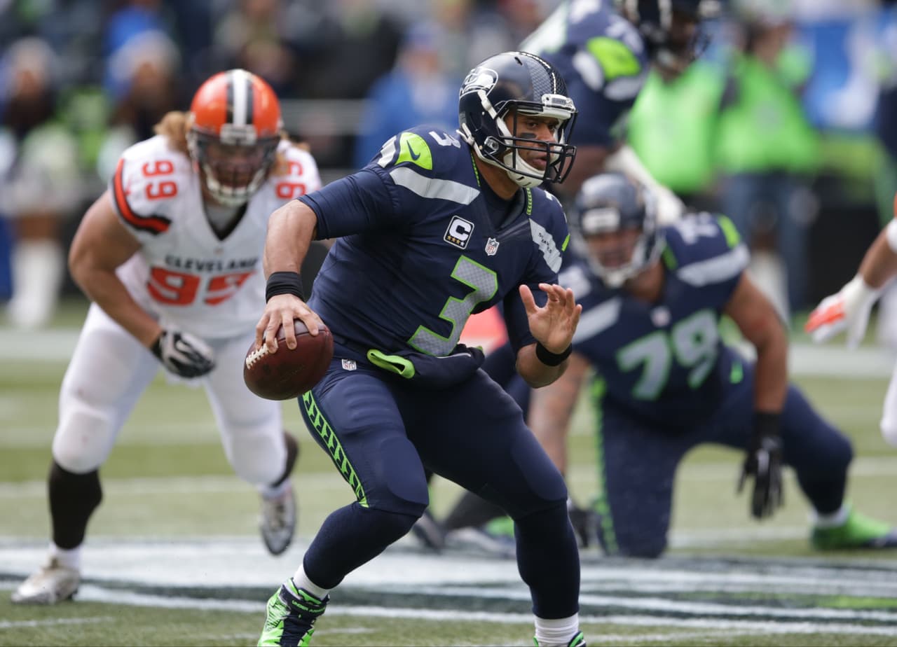 La fatalidad siempre es noticia, y se trata de la ajena mucho más. Cuando los Seattle Seahawks tuvieron marca de 2 ganados y 4 derrotas y luego 4 – 5, fueron noticia sobre su caída espectacular e inesperada. Ahora que ligaron 5 victorias con Russel l Wilson en plan de campeón, clasificados a la postemporada, no reciben el mérito suficiente. Podrían llegar a su tercer Super Bowl consecutivo, algo solo conseguido por Miami y Buffalo.