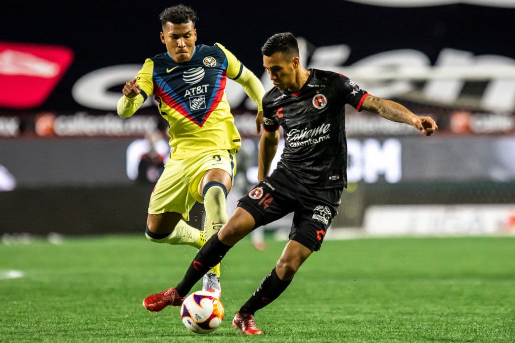 Las Águilas logran vencer 0-2 a Xolos con anotaciones de Pedro Aquino y Henry Martin. América ha conseguido ganar en cuatro de sus últimos cinco partidos. Tras perder el invicto, Xolos acumula tres partidos seguidos sin poder ver la victoria.
