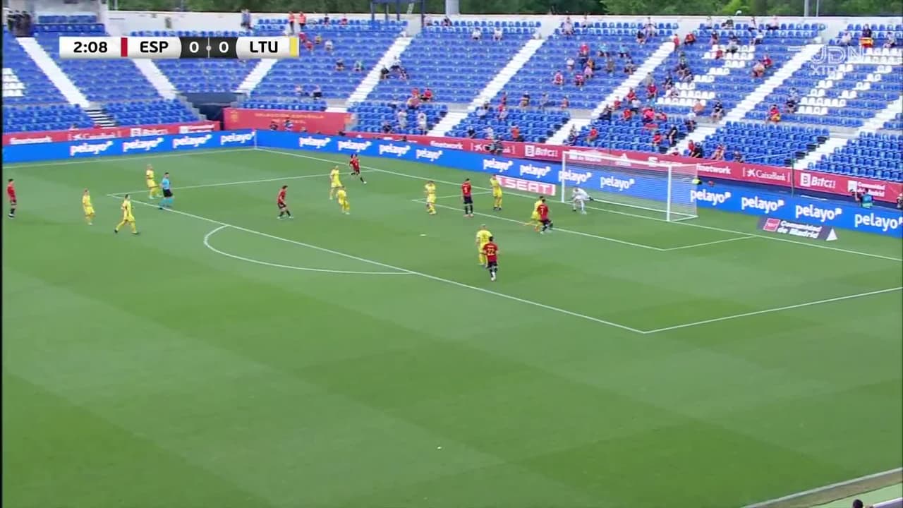 ¡GOL!  anota para España. ["Hugo"] ["Guillamón"]