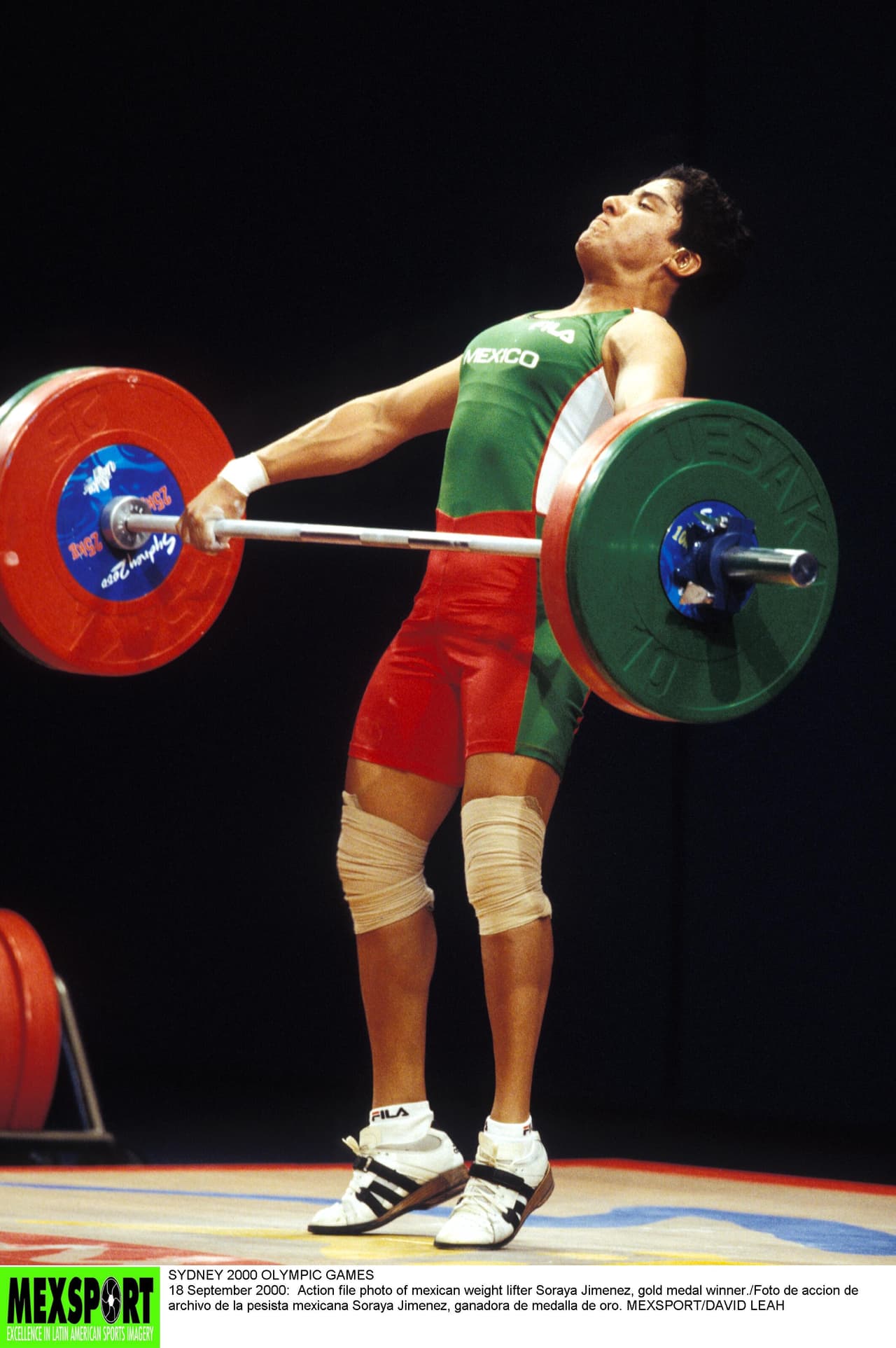 Antes de practicar halterofilia, probó basquetbol, bádminton y natación.