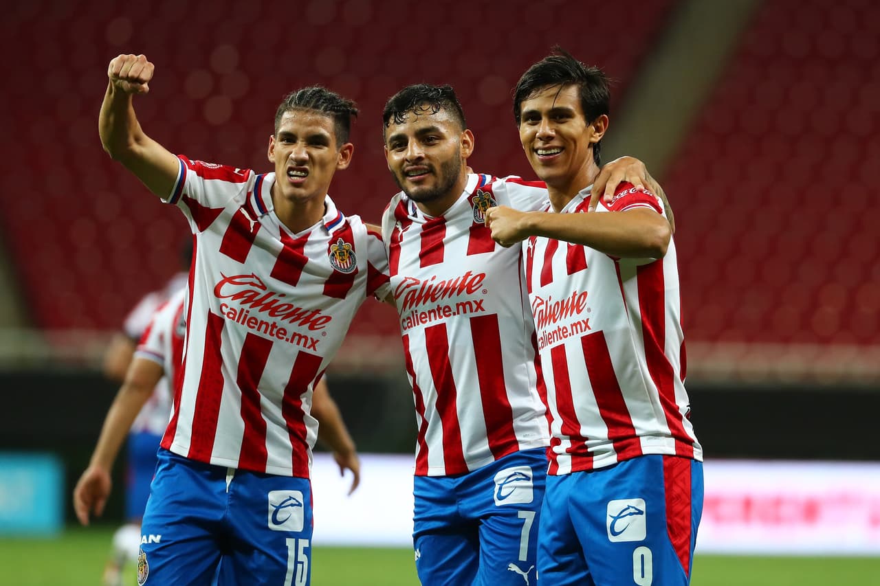 Chivas da a conocer a transferibles, pero recupera a jugador
