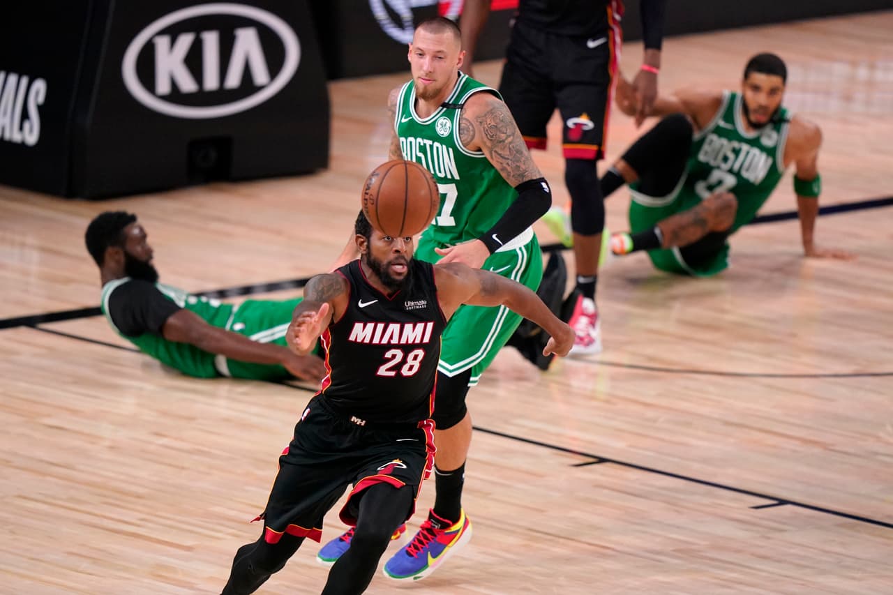 El novato Tyler Herro se echa al equipo de Miami al hombro y anota 37 puntos en la victoria 109-112 sobre los Boston Celtics.