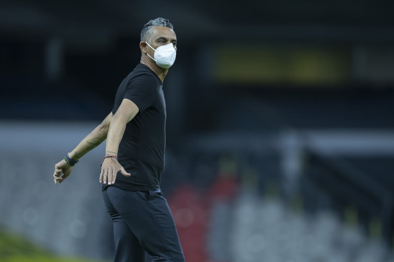 Altamirano sale molesto con el Querétaro tras empate