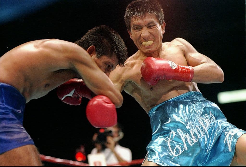 Sin embargo, toda su fortuna la malgastó en alcohol, drogas y malos negocios, pues creyó que comprar el volcán Popocatepetl iba a ser una buena inversión. Hoy vive al día, descargando bolsas de mercados y cumpliendo con diversas tareas en taquerías y fondas.