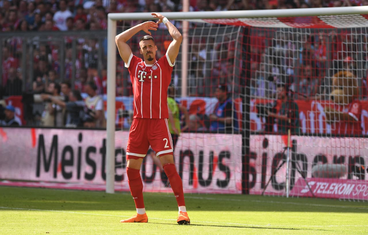 El Allianz Arena estaba apagado después de la derrota con el Real Madrid por Champions League y el delantero pedía apoyo desde la tribuna.