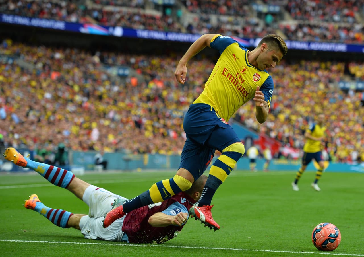 Los Gunners destrozaron al Aston Villa para alzar la Copa de Inglaterra.