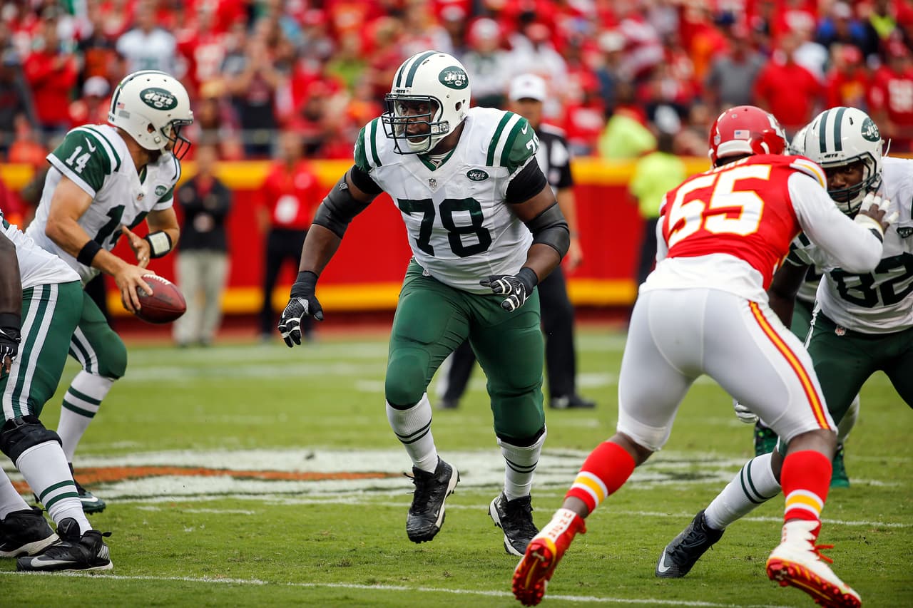 New York Jets offensive tackle Ryan Clady looks to block i action against the Kansas City Chiefs during a NFL football game on Sunday, Sept. 25, 2016, in Kansas City, Mo. The Chiefs won, 24-3. (G. Newman Lowrance via AP)
