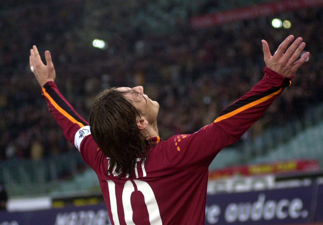 Francesco Totti, que colgó las botas esta temporada, se quedó con esa deuda profesional, que nunca estuvo cerca de lograr. Ganó cinco títulos con la Roma y todos fueron locales.