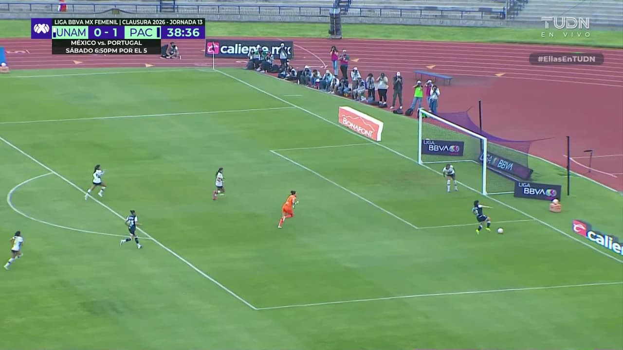 Terrible falla de Charlyn Corral y Pachuca perdona a Pumas