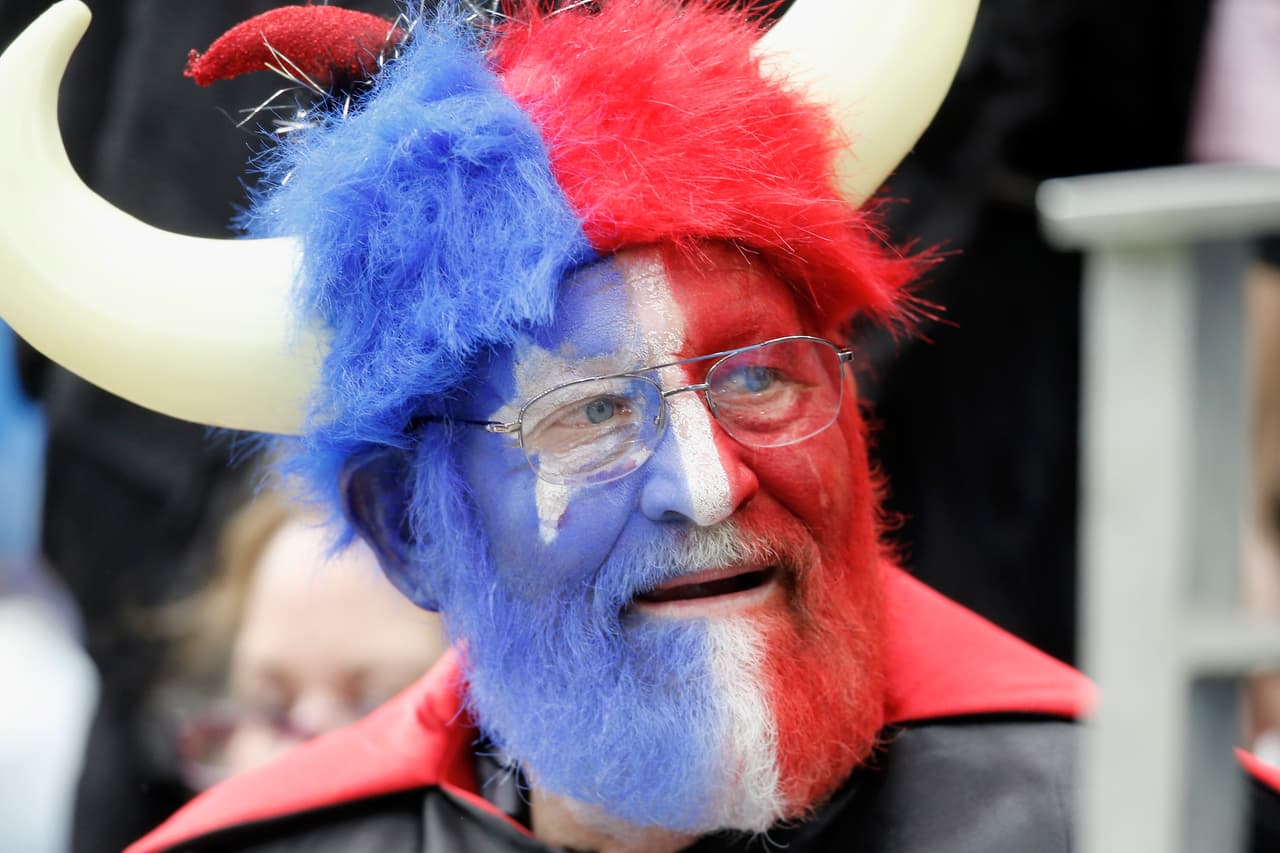Si embargo, otros seguidores no quisieron perder ese colorido característico de Houston Texans, con accesorios típicos del equipo.