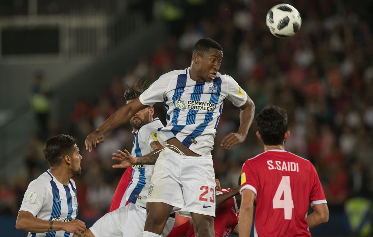 El colombiano Murillo también tuvo una buena presentación en el partido, pues fue el mejor de los Tuzos en la zona defensiva.