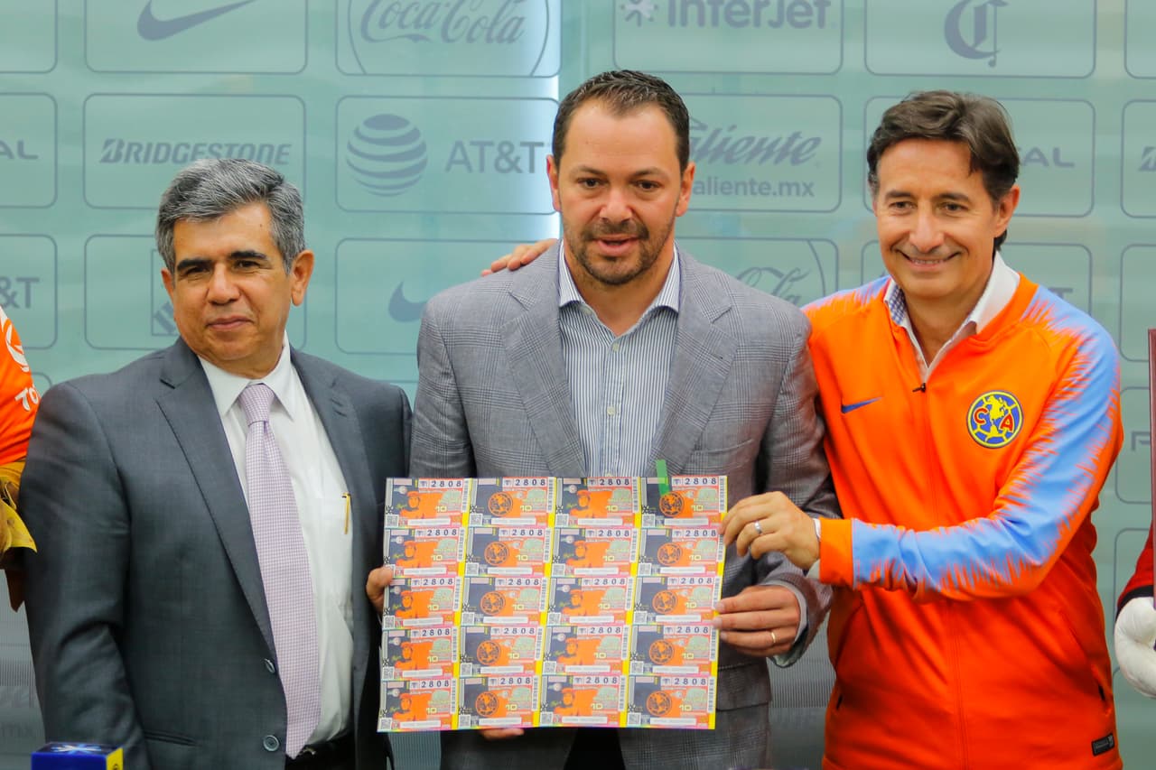 Este martes, con motivo de los 40 años de El Chanfle, la Loteria Nacional y el América hicieron el lanzamiento oficial del billete conmemorativo el cual tendrá el escudo de las Águilas y la cara del personaje de Roberto Gómez Bolaños. Al evento asistieron, entre otros, Roberto Gómez Fernández, hijo del actor, y Santiago Baños, presidente del club.