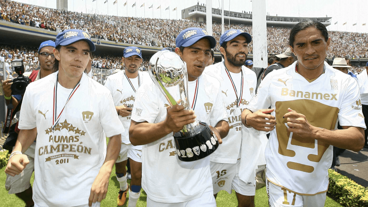 Temporada 2003-2004 
<br>Pumas campeón con 79 puntos