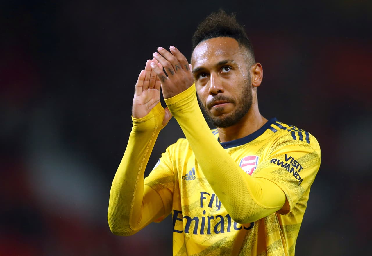 En la temporada 2014-2015 de la Bundesliga, Aubameyang consiguió aparecer en la delantera del XI ideal del futbol alemán.