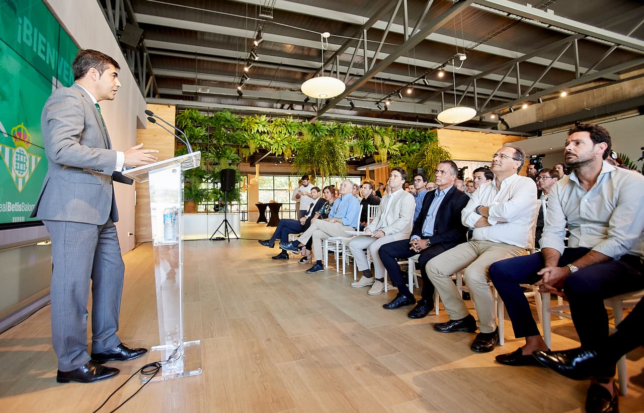 El Real Betis presentó a Rubi como nuevo entrenador hasta el 2022.
