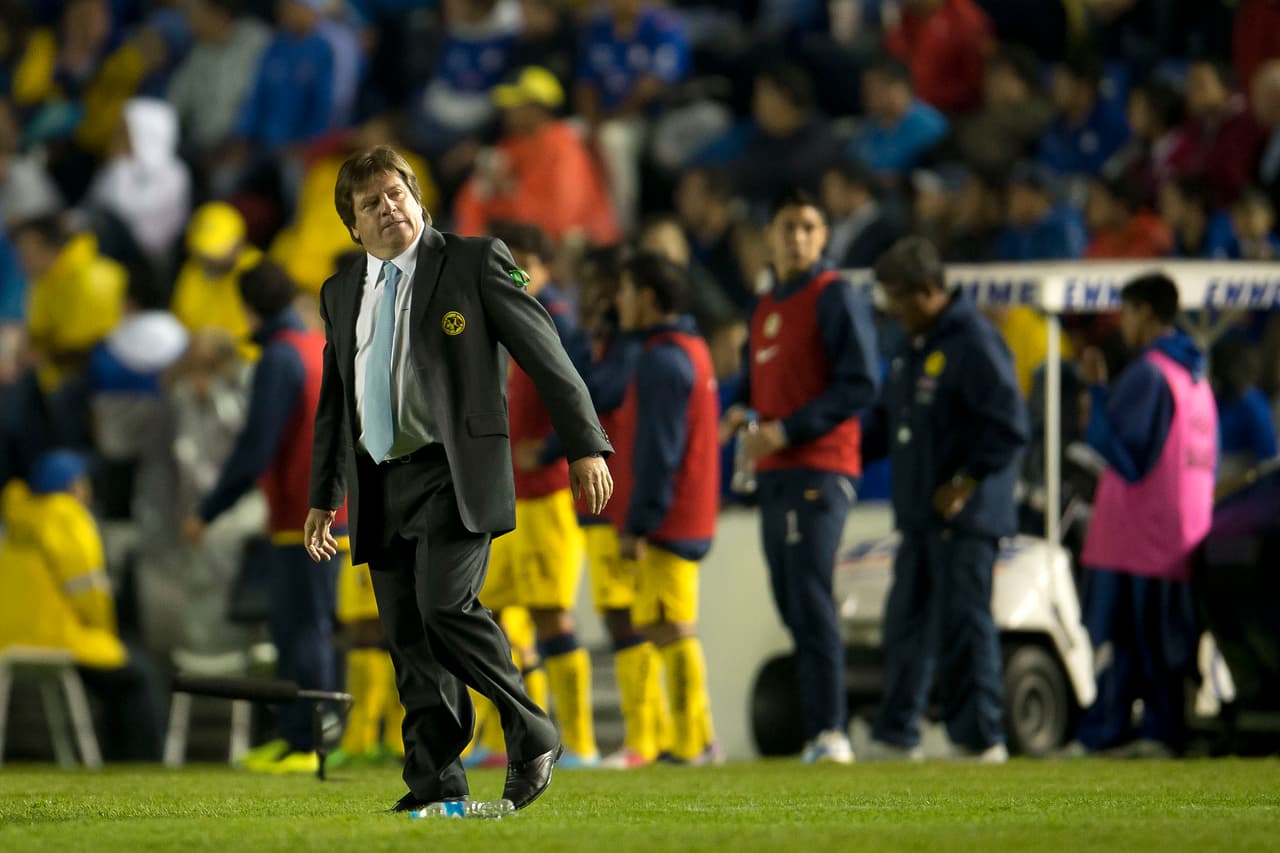 La primera derrota de Herrera contra Cruz Azul fue en el partido de ida de la final del fútbol mexicano en el Clausura 2013.
