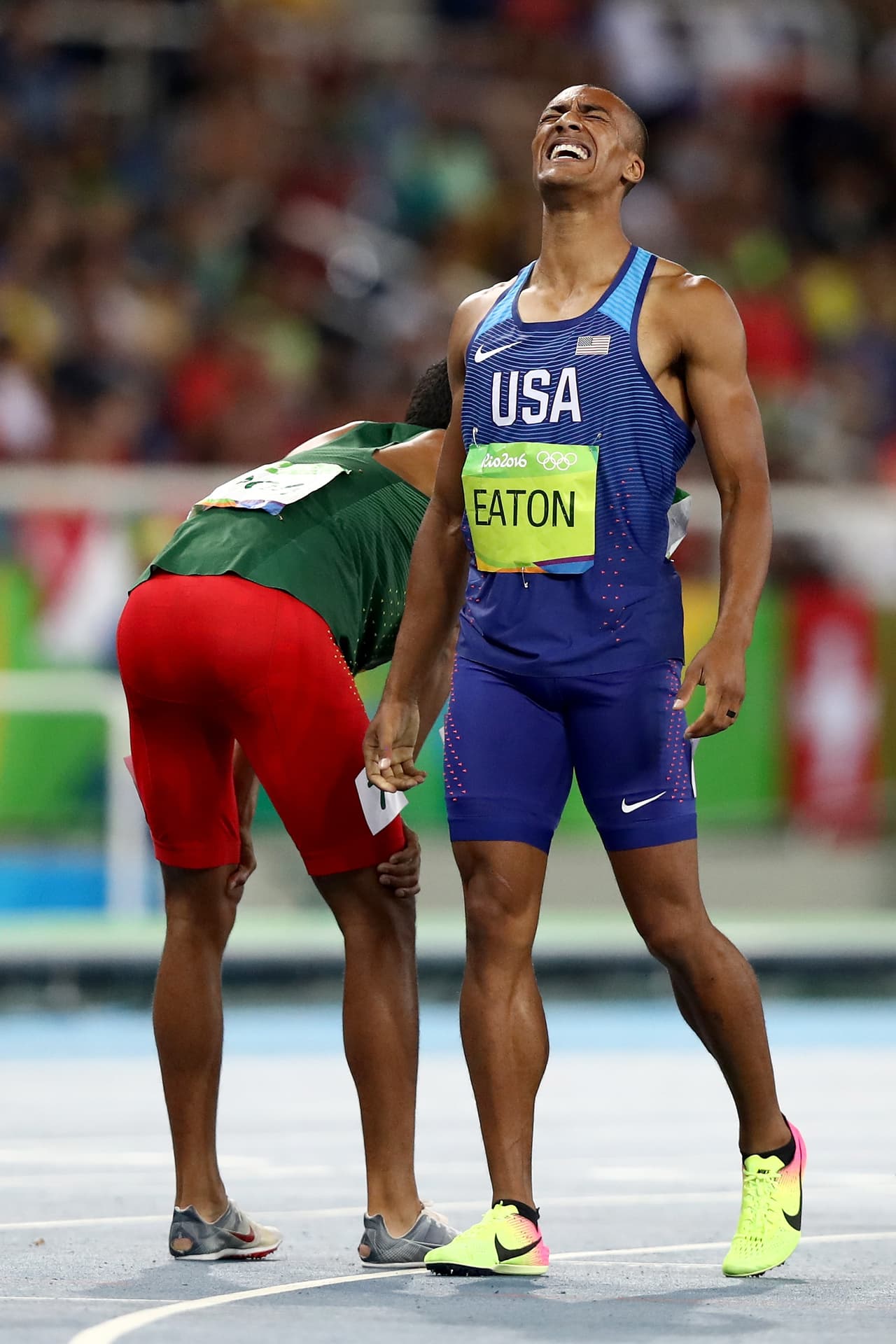 Ashton Eaton (Estados Unidos) al finalizar los 1500 metros, la ultima prueba del decatlón, y ganar la medalla de oro.