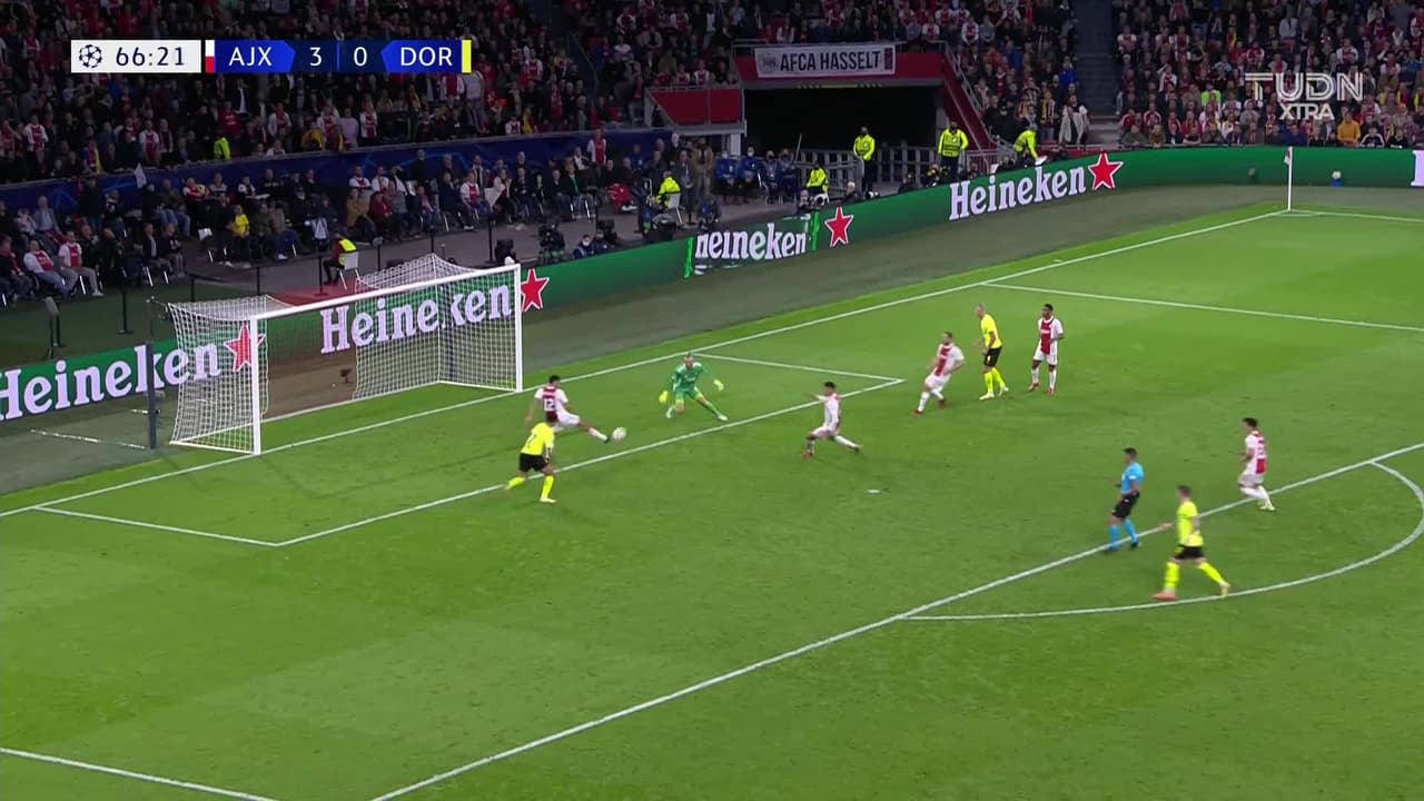 ¡TIRO ATAJADO! disparo por Erling Haaland.