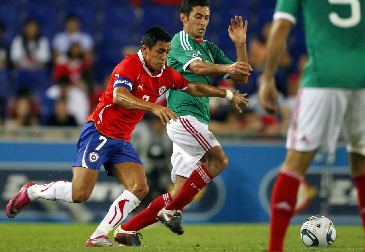 Con 23 años ya era capitán de Chile en la Copa América 2011 en Argentina.