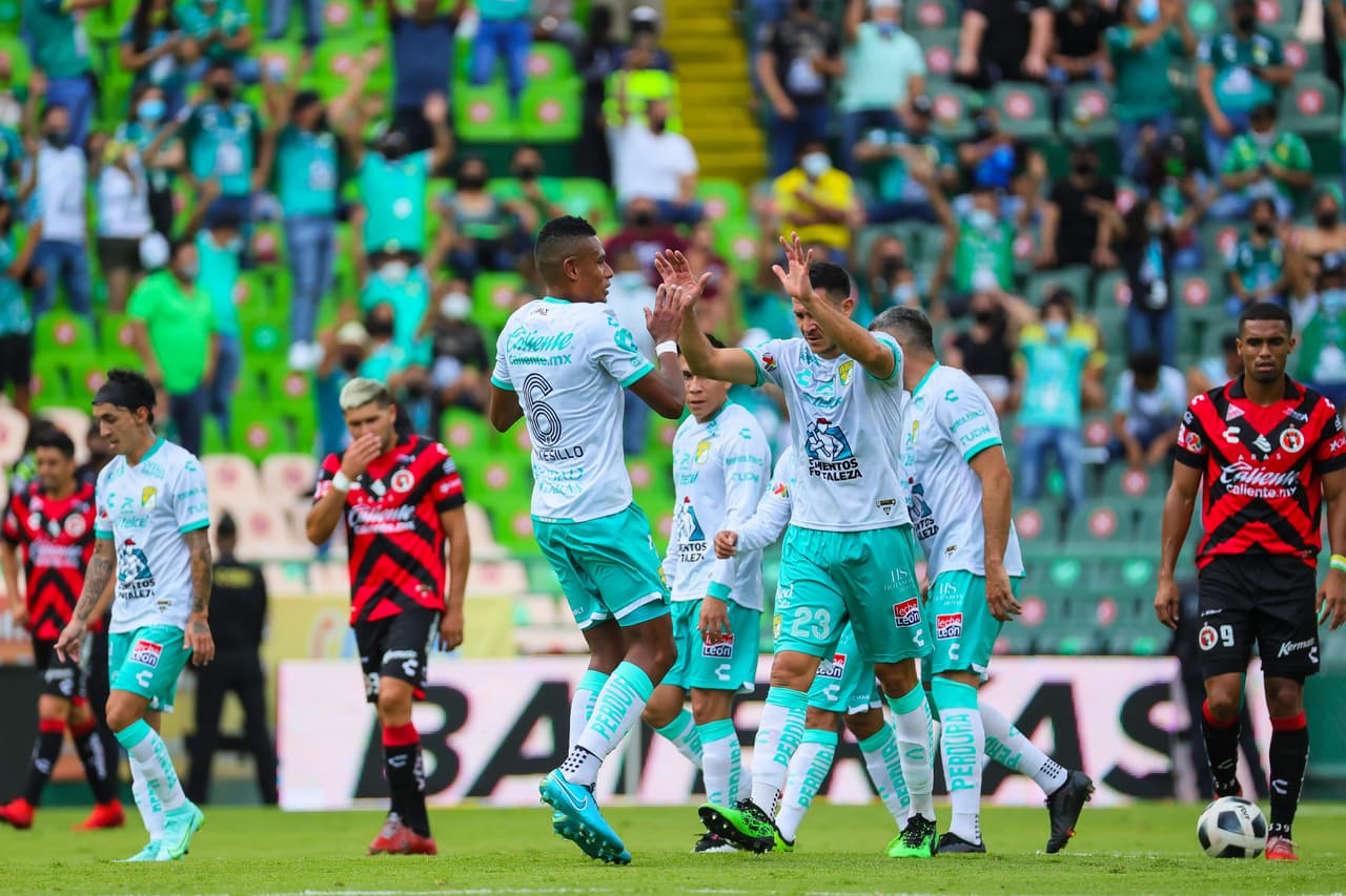 William Tesillo y Ángel Mena son los encargados de batir a Benny Díaz para darle la victoria a León 2-1 sobre Tijuana.
