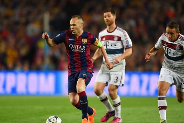 Pero si algo caracteriza al Barcelona es el impresionante nivel con el que cuentan sus jugadores, el toque y la cátedra de fútbol que imparten partido a partido, guiados principalmente por otro genio del rectángulo verde: Andrés Iniesta.