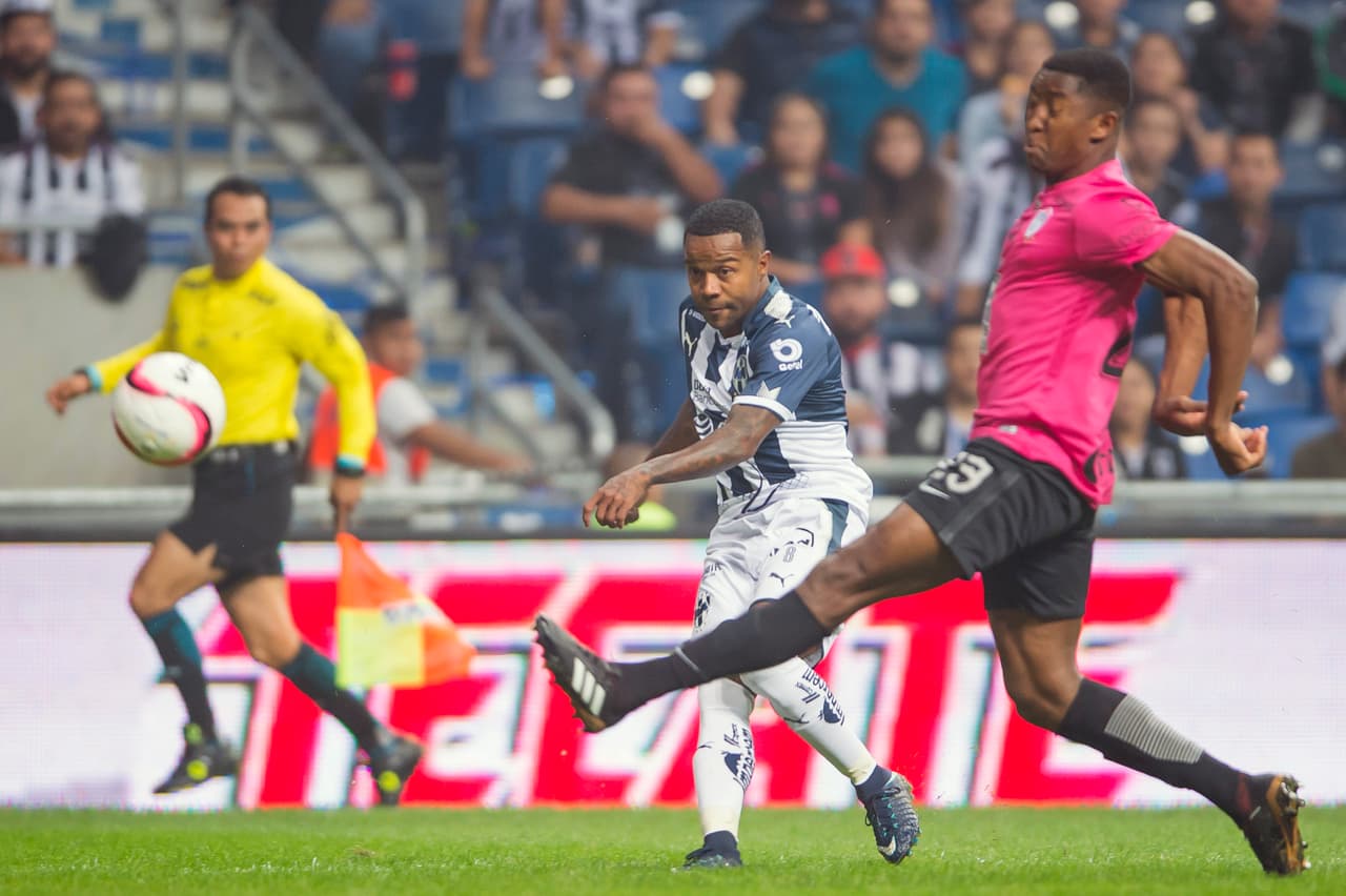 Sin embargo, Dorlan Pabón y su siempre potente remate comenzaron a buscar el gol para Rayados desde muy temprano.