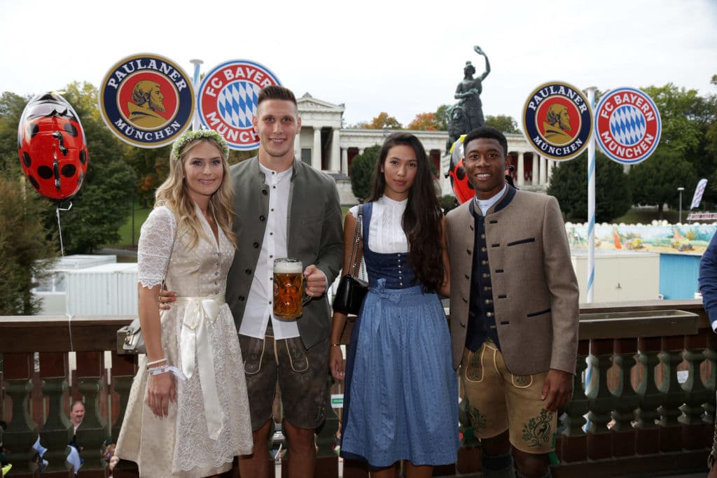 Niklas Suele y su novia Melissa Halter junto a David Alaba y su novia Shalimar Heppner.