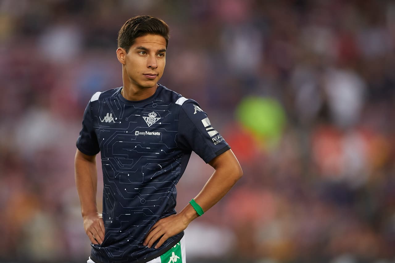 Ante los rumores de salida, Diego Lainez se queda en el Betis