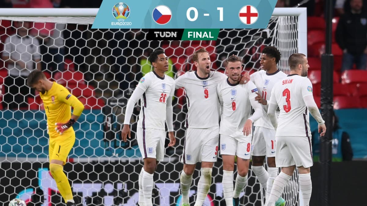 Inglaterra vence a República Checa y va como líder a Octavos de Final