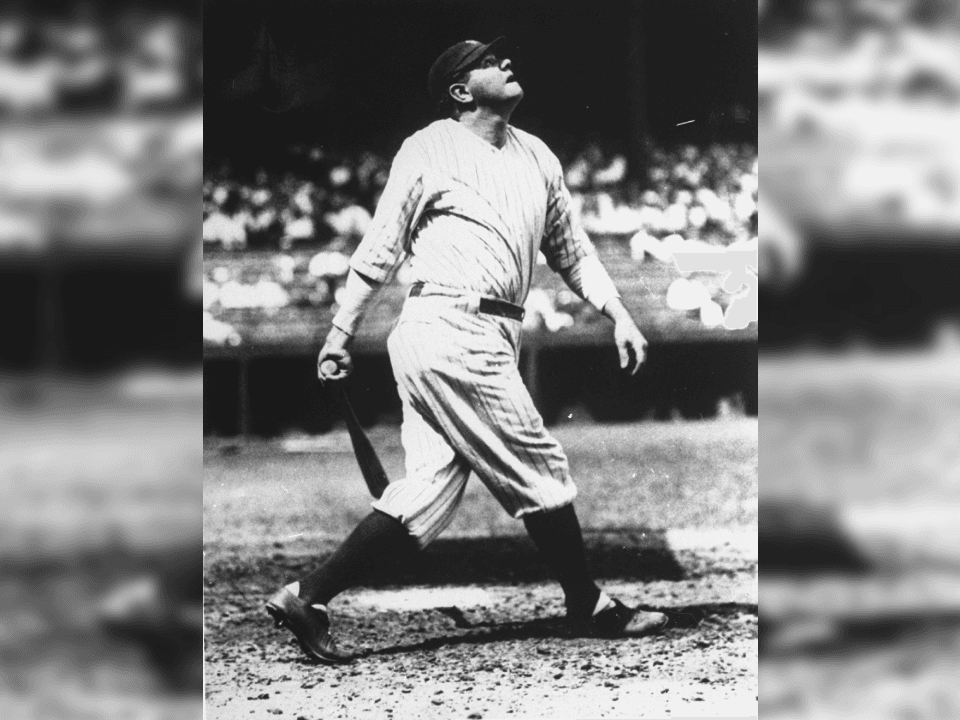 El 18 de abril de 1923 el Yankee Stadium se abre oficialmente para el partido inaugural. Babe Ruth pega el primer jonrón del estadio cuando New York derrota a los Boston Red Sox 4–3.