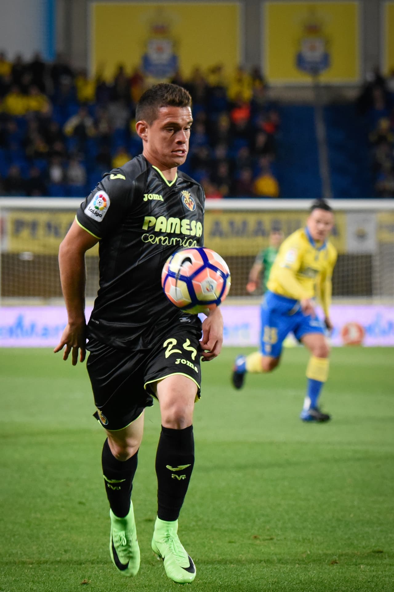 No tuvo opciones claras de gol, pero Rafael Santos Borré (Villarreal) inquietó a la defensa y en los minutos finales fue uno de los que obligó a Las Palmas a resguardarse en su propio campo.