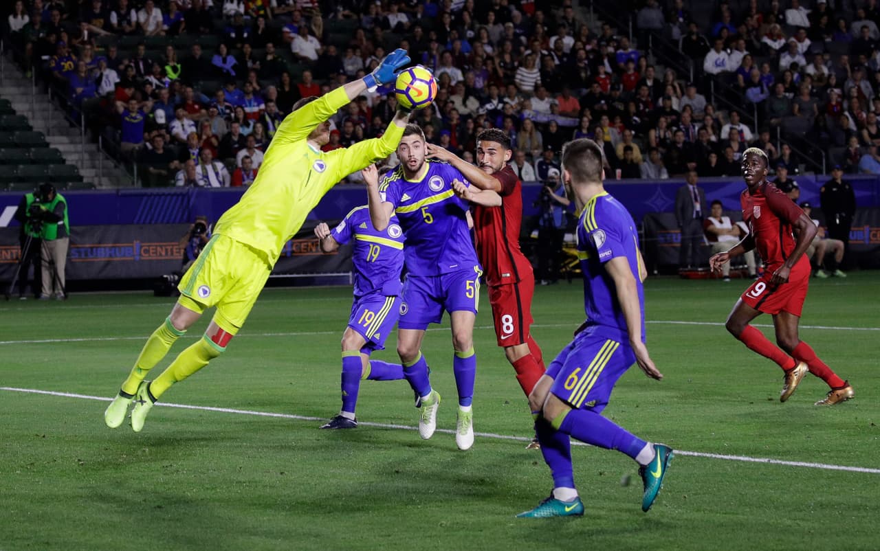 El partido se disputó en el StubHub Center de Carson, con capacidad para 27 mil espectadores.