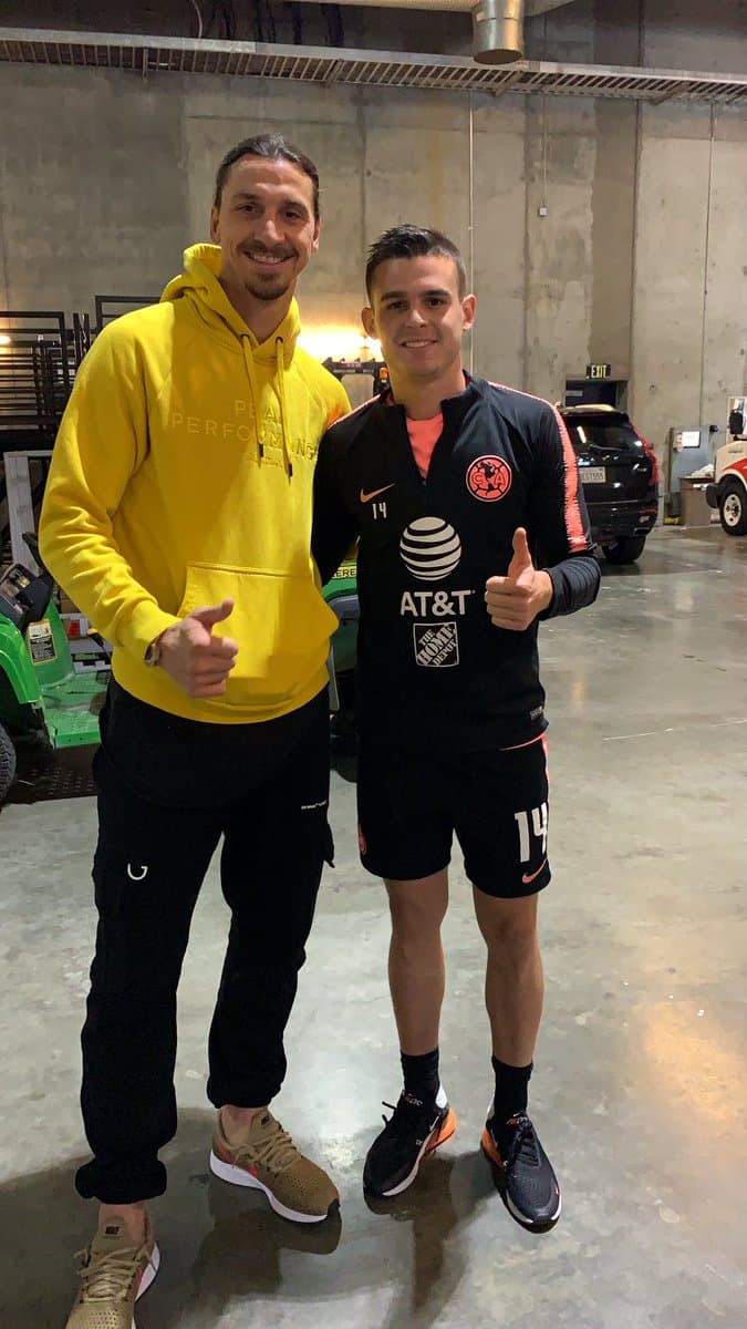 Nicolás Benedetti con Zlatan Ibrahimovic.