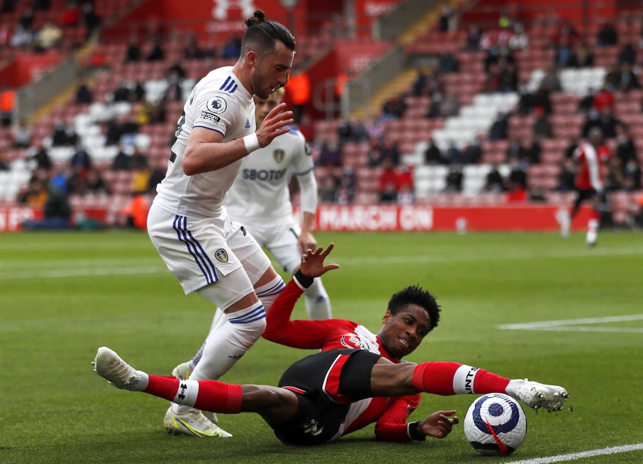 Leeds suma su tercera victoria consecutiva, esta vez ante Southampton con un marcador de 2-0. Patrick Bamford abrió el marcador al minuto 73 del encuentro y, quien le diera la victoria definitiva al equipo de Bielsa, fue Tyler Roberts al 90+5' en la penúltima fecha de la Premier League.