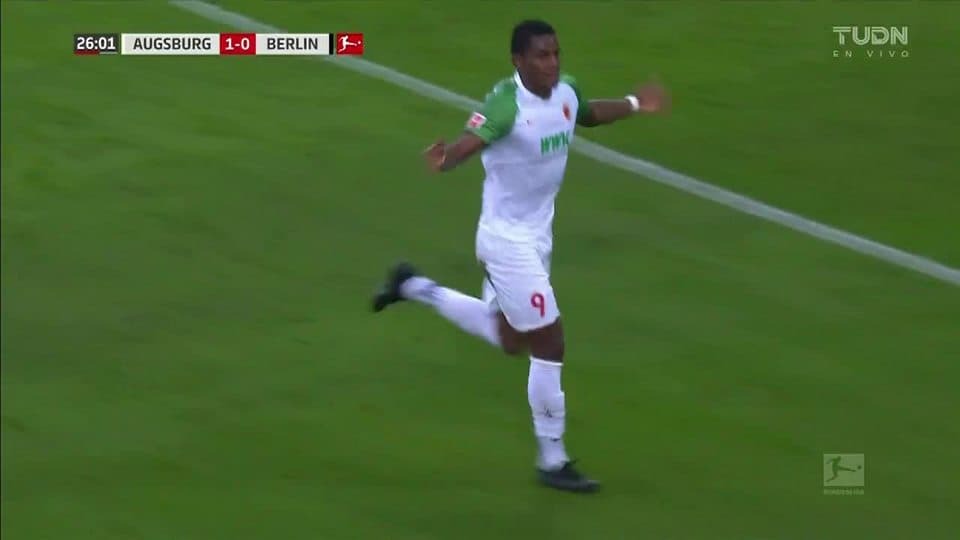 ¡GOOOL! Sergio Córdova anota para FC Augsburg