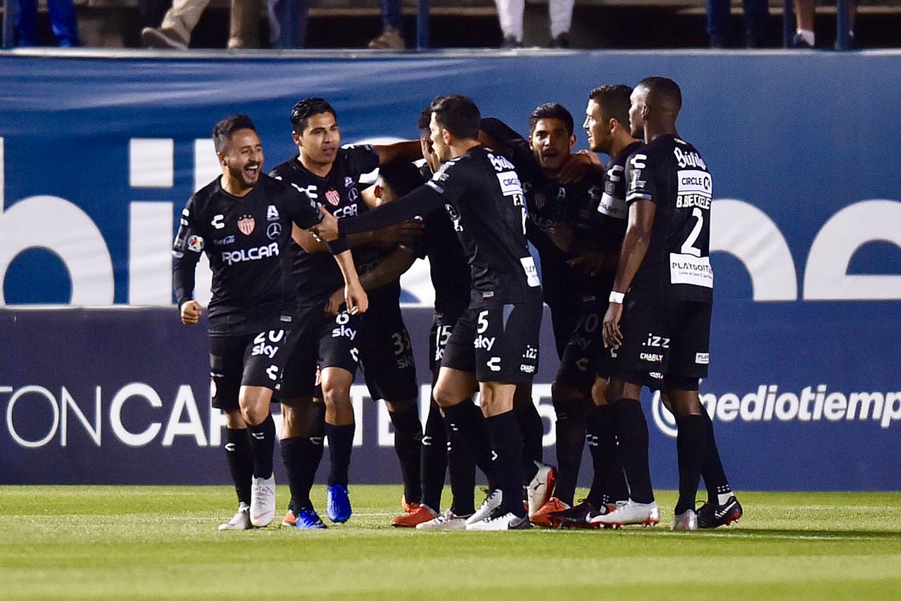Y cuando el Atlético San Luis apenas estaba acomodándose y ubicándose de nuevo tras el gol necaxista, los Rayos volvieron a pegar. Igual, con certero remate de cabeza, Ventura Alvarado puso el 2-0.