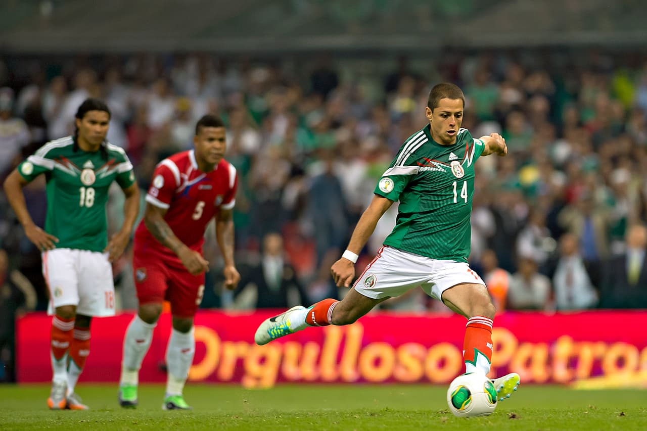 Javier Hernández fue poseído por el fantasma de Kalusha en el momento más inoportuno: en la eliminatoria rumbo a Brasil 2014.