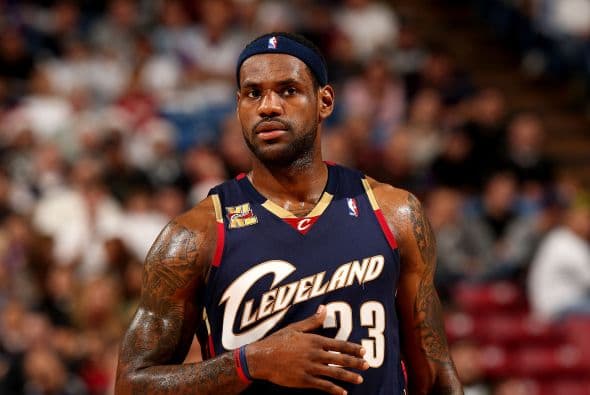 El cuatro veces Jugador Más Valioso decidió regresar a casa y en un artículo escrito por él para Sports Illustrated anunció su regreso con los Cleveland Cavaliers.