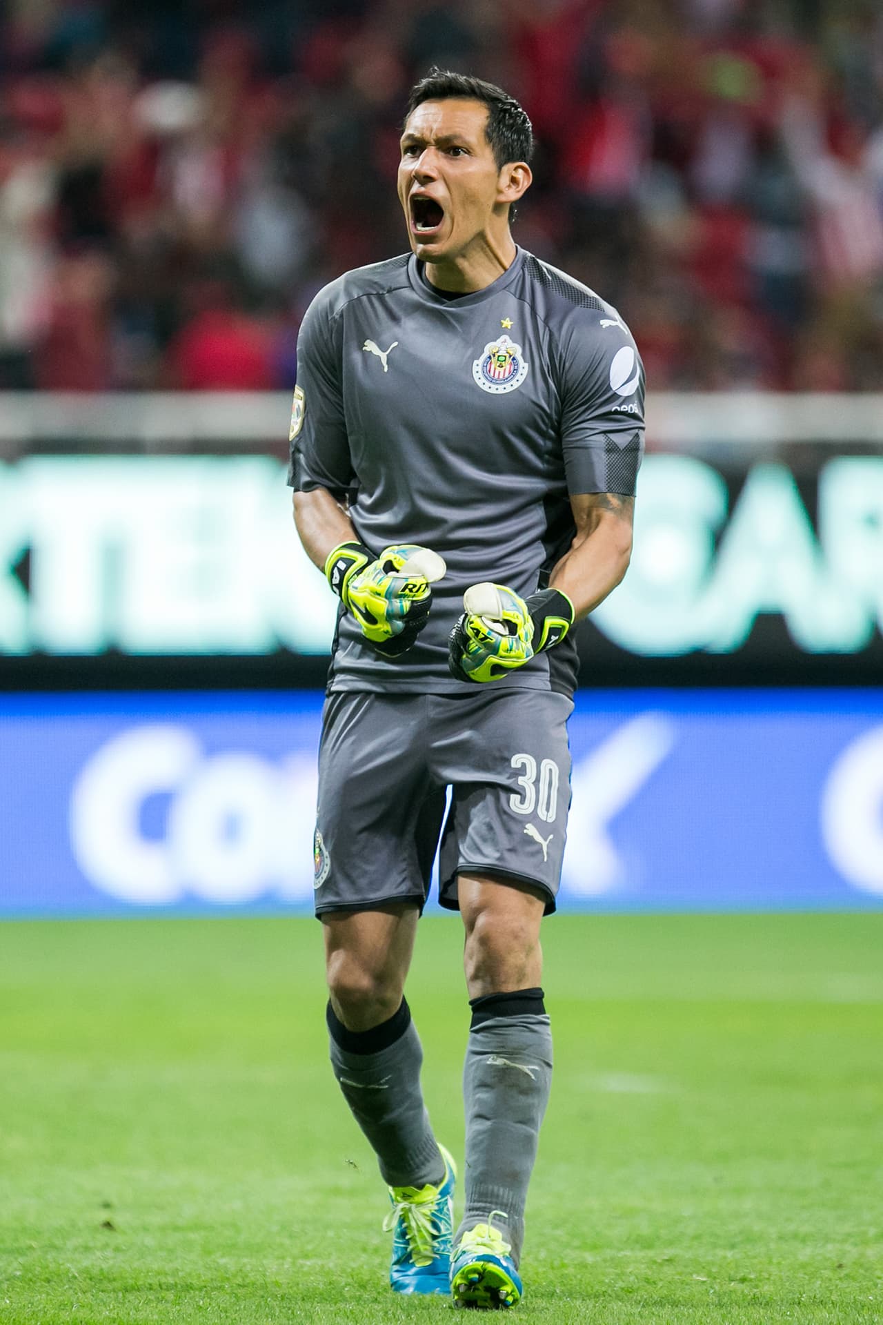 El negocio provocado por los tres porteros, se cerraría tras la salida de Pérez del Pachuca con la llegada de Rodrigo Cota desde Chivas al equipo tuzo.