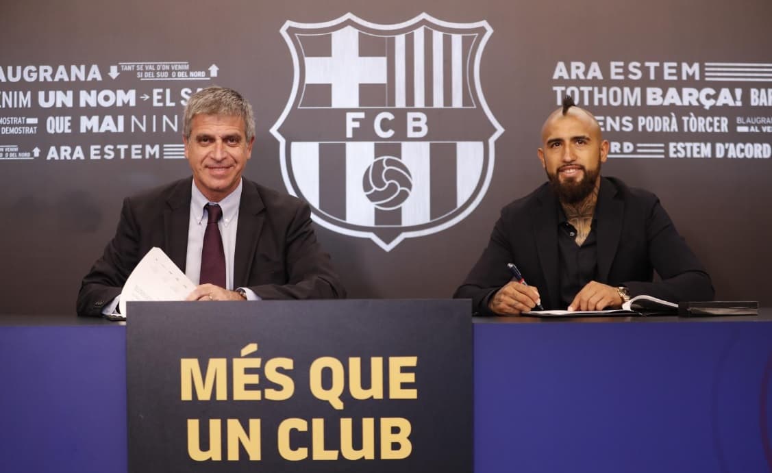 Arturo Vidal ya pasó los exámenes médicos y firmó con el Barcelona
