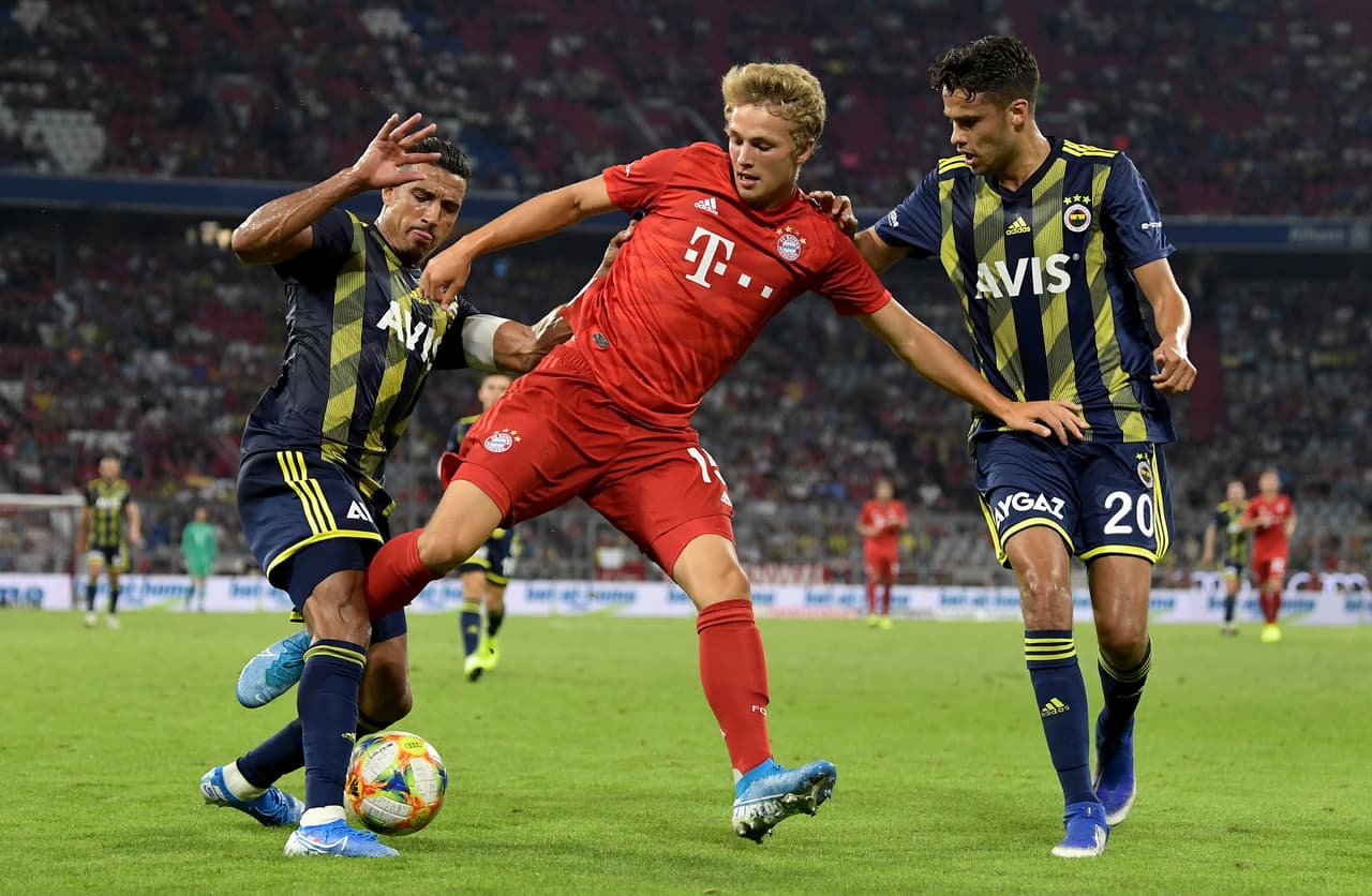 Diego Reyes reaparece con Fenerbahce en goleada ante Bayern Múnich