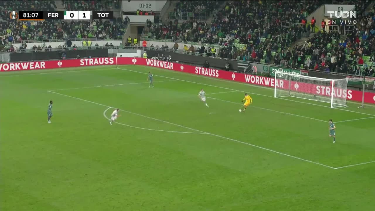 ¡TIRO ATAJADO! disparo por James Maddison.