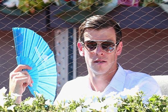 Aunque el galés pasó algo de calor que apaciguó con un abanico.