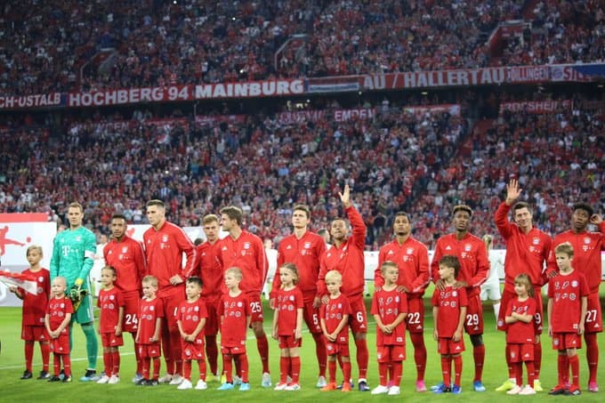 Lewandowski anotó doblete pero el conjunto bávaro no pasó del empate ante el Hertha en el arranque de la Bundesliga.