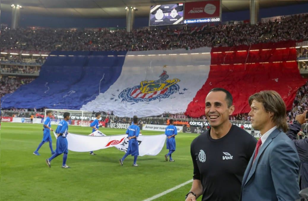 El equipo solo quería que su gente le ayudara a quitar a un intruso en un cuadro espectacular entre Matías Almeyda y la bandera gigante de su afición.