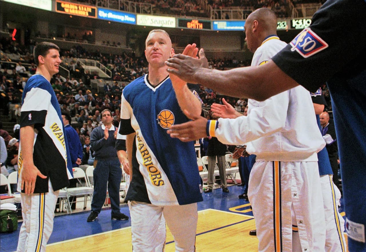 <b>5) Chris Mullin.</b> Otro de los símbolos de la década de 1990 para los Warriors, miembro del Dream Team. Mullin jugó de 1985 a 1997 con el equipo, hizo un paréntesis para jugar con los Indiana Pacers y volvió en 2001 para retirarse con Golden State. Es el líder histórico de la franquicia en partidos jugados (807), segundo en minutos jugados (28,225), quinto en asistencias (3146) y en puntos (16,235).