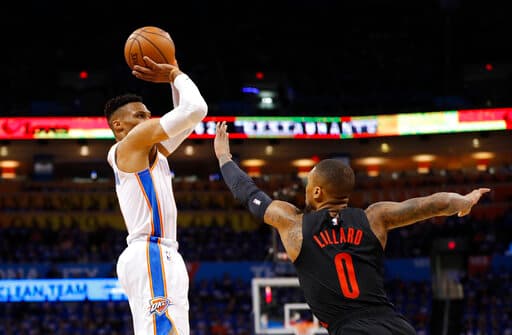El estelar guardia del Oklahoma City Thunder Russell Westbrook comenzaba a tambor batiente su noche.